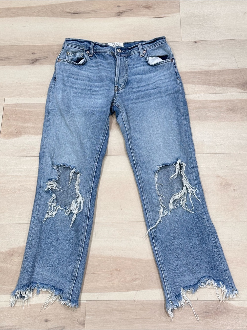 We The Free Maggie Straight Jean Light Stone
Free People Sz 26 Distressed - Picture 6 of 16
